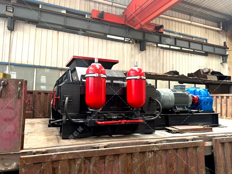 石頭破碎機(jī)_小型石頭破碎機(jī),移動(dòng)石子粉碎機(jī)價(jià)格,圖片/視頻 石頭破碎機(jī)_小型石頭破碎機(jī),移動(dòng)石子粉碎機(jī)價(jià)格,圖片/視頻